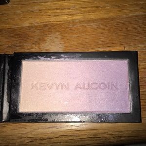 Kevyn Aucoin Highlighter